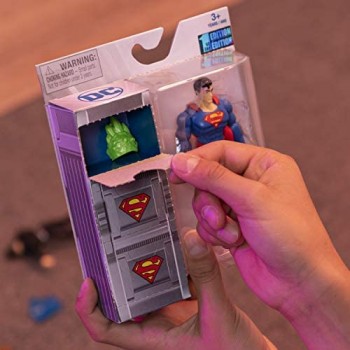 DC Comics - Action Figure Superman 10 cm con 3 accessori misteri Adventure 4