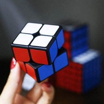 Moyu Set di Cubo Professionale Ultima Generazione 2x2x2 - 3x3x3 - 4x4x4 - 5x5x5 -Speed Cube Veloce Liscio Materiale Durevole Attossico Antistress per Bambini e Adulti Confezione Regalo